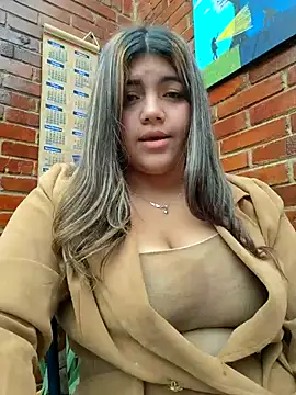 Snapshot of Ivy_enjoy chatting on July 8, 5:39 pm Ivy enjoy online show from July 8, 5:39 pm