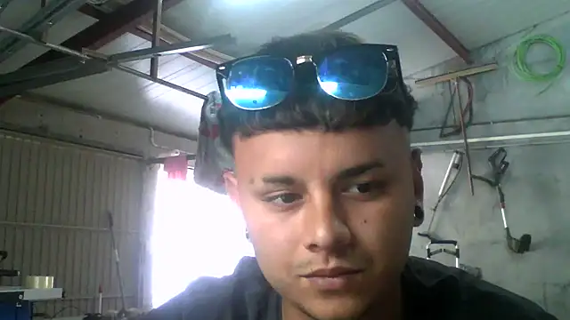 Sickbooy69 online show from April 22, 12:18 pm