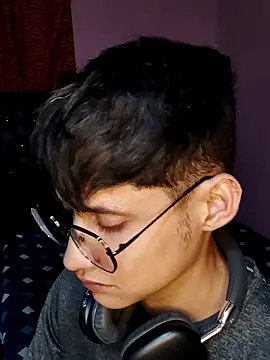 Snapshot of Axell-1997 chatting on December 19, 2:18 am Axell-1997 online show from December 19, 2:18 am