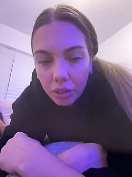 Snapshot of HardandHornycouple chatting on December 18, 11:11 pm HardandHornycouple online show from December 18, 11:11 pm