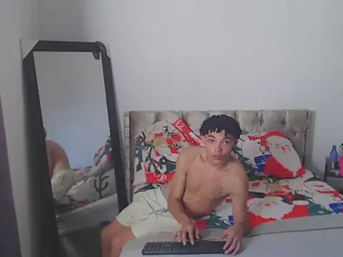 Snapshot of twinkyerk chatting on December 22, 8:28 pm twinkyerk online show from December 22, 8:28 pm