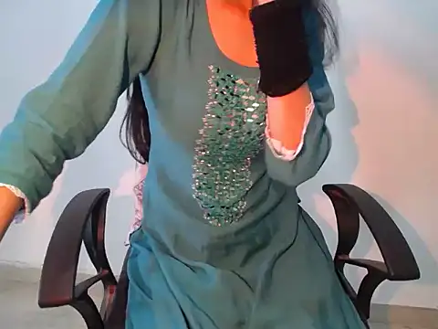 Snapshot of Farhana_beautyfull chatting on March 21, 8:19 am Farhana beautyfull online show from March 21, 8:19 am