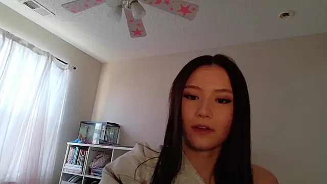 luvvivii online show from March 13, 12:28 am