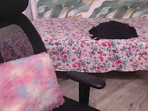 bold-smirthii online show from February 18, 5:25 am