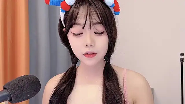 smalldaisy online show from February 8, 1:31 am