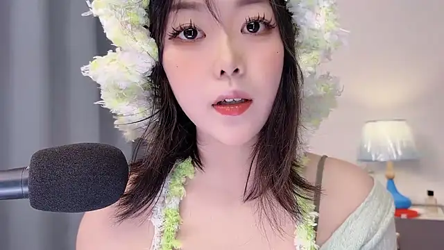 smalldaisy online show from April 28, 2:21 am