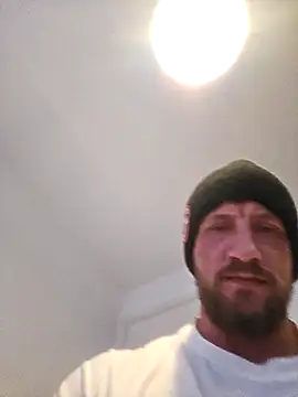 Snapshot of BigDhornyboi2026 chatting on December 19, 10:33 am BigDhornyboi2026 online show from December 19, 10:33 am