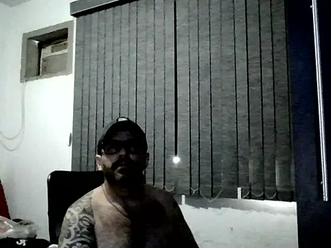 Snapshot of hairybeartopdominant chatting on December 19, 1:07 pm hairybeartopdominant online show from December 19, 1:07 pm