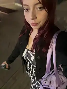 Snapshot of CamiTeaseX_ chatting on January 16, 11:42 pm CamiTeaseX online show from January 16, 11:42 pm