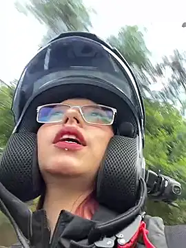 Snapshot of CamiTeaseX_ chatting on March 9, 9:52 pm CamiTeaseX online show from March 9, 9:52 pm