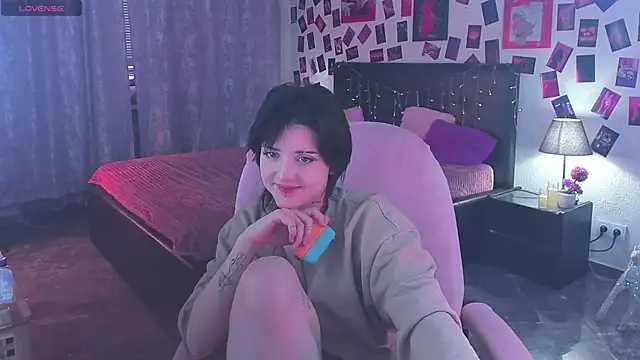 SarahShelby online show from February 12, 11:27 am