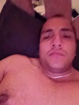 Snapshot of BisfR chatting on December 19, 4:25 pm BisfR online show from December 19, 4:25 pm