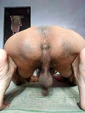 Snapshot of juicy--cock chatting on July 17, 1:45 am juicy--cock online show from July 17, 1:45 am