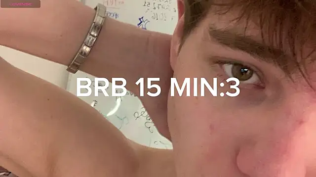 Snapshot of andyyzzz chatting on January 11, 12:48 am andyyzzz online show from January 11, 12:48 am