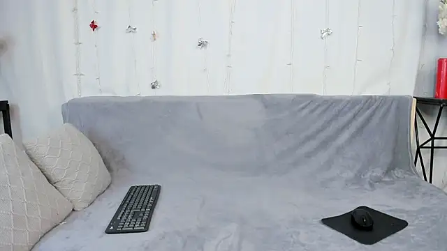 Snapshot of andyyzzz chatting on February 26, 8:08 pm andyyzzz online show from February 26, 8:08 pm