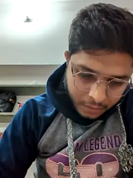 Snapshot of boyzzxzzz chatting on December 19, 6:48 pm boyzzxzzz online show from December 19, 6:48 pm