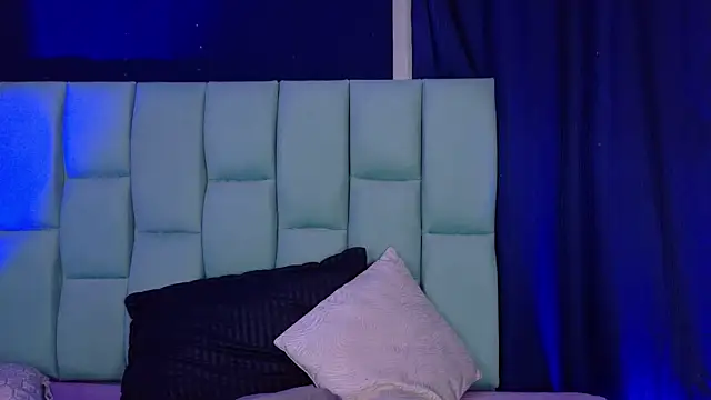 Emilyy05  online show from June 24, 2:54 am