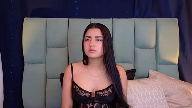 Emilyy05  online show from July 16, 12:38 am