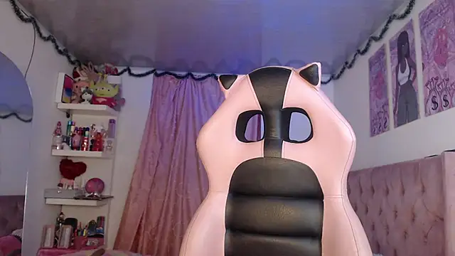 Snapshot of violett_brown9 chatting on June 15, 6:59 am violett brown9 online show from June 15, 6:59 am