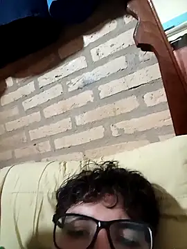 Snapshot of tu_mejor_amiguito chatting on December 22, 5:32 pm tu mejor amiguito online show from December 22, 5:32 pm