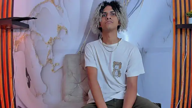 Snapshot of Victor_LatinBoy chatting on December 20, 6:48 pm Victor LatinBoy online show from December 20, 6:48 pm