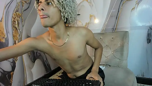 Victor LatinBoy online show from December 22, 7:00 pm