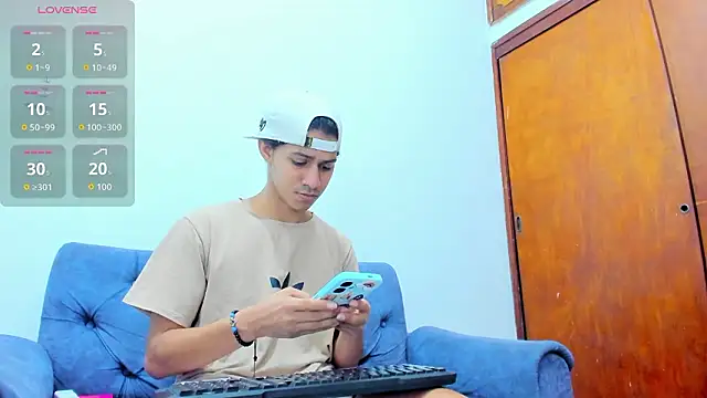 Victor LatinBoy online show from March 9, 3:21 am