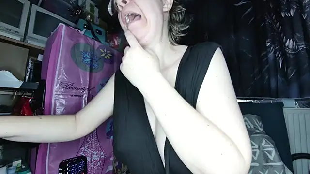 Snapshot of xNiceTitsx chatting on March 11, 8:41 am xNiceTitsx online show from March 11, 8:41 am