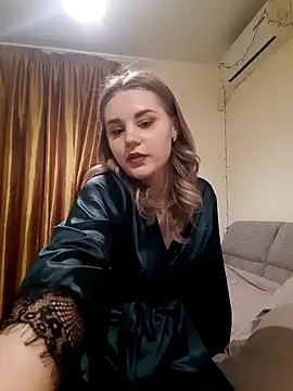 Molly Voss online show from February 23, 5:54 pm