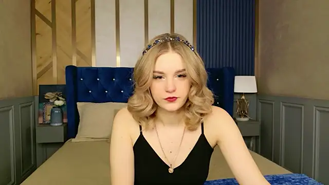 Molly Voss online show from March 13, 5:47 am