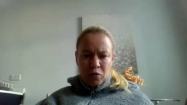 jennyblondeuk online show from March 26, 4:01 pm