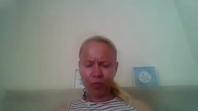 Snapshot of jennyblondeuk chatting on May 4, 1:51 pm jennyblondeuk online show from May 4, 1:51 pm