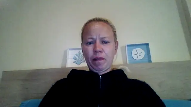 Snapshot of jennyblondeuk chatting on May 6, 9:31 pm jennyblondeuk online show from May 6, 9:31 pm