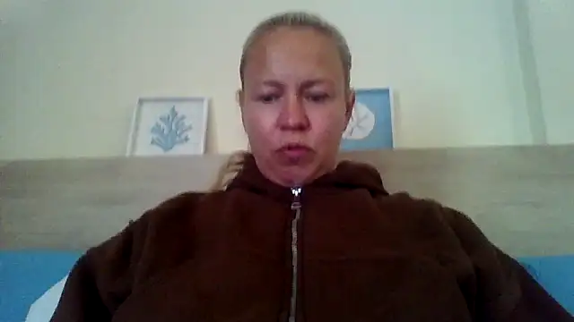 Snapshot of jennyblondeuk chatting on May 7, 4:23 pm jennyblondeuk online show from May 7, 4:23 pm