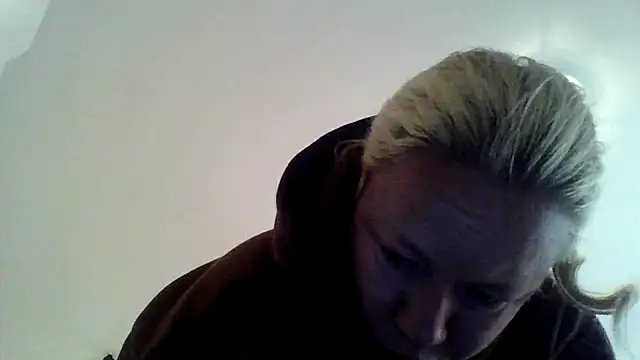 Snapshot of jennyblondeuk chatting on May 9, 11:26 am jennyblondeuk online show from May 9, 11:26 am