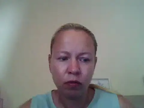 Snapshot of jennyblondeuk chatting on May 18, 5:19 pm jennyblondeuk online show from May 18, 5:19 pm