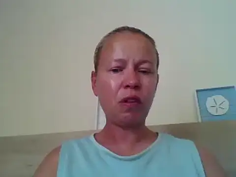 Snapshot of jennyblondeuk chatting on May 21, 3:19 pm jennyblondeuk online show from May 21, 3:19 pm