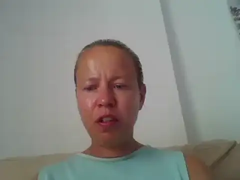 Snapshot of jennyblondeuk chatting on May 31, 3:19 pm jennyblondeuk online show from May 31, 3:19 pm