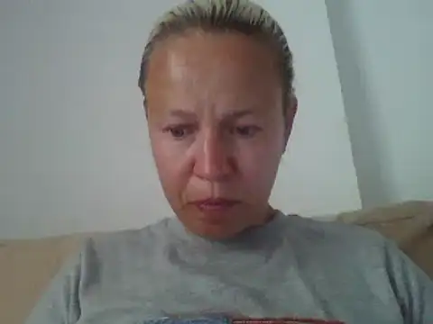 Snapshot of jennyblondeuk chatting on June 1, 5:36 pm jennyblondeuk online show from June 1, 5:36 pm