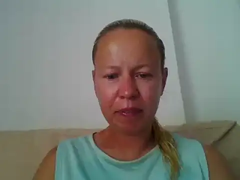 Snapshot of jennyblondeuk chatting on June 2, 2:41 pm jennyblondeuk online show from June 2, 2:41 pm