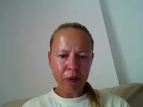 Snapshot of jennyblondeuk chatting on June 6, 2:44 pm jennyblondeuk online show from June 6, 2:44 pm
