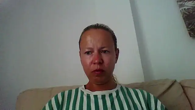 Snapshot of jennyblondeuk chatting on June 8, 5:13 pm jennyblondeuk online show from June 8, 5:13 pm