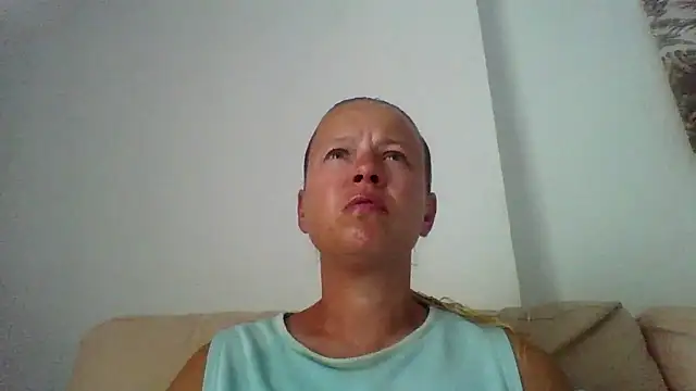 Snapshot of jennyblondeuk chatting on June 9, 4:40 pm jennyblondeuk online show from June 9, 4:40 pm