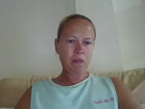 Snapshot of jennyblondeuk chatting on June 11, 8:29 pm jennyblondeuk online show from June 11, 8:29 pm