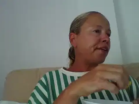 Snapshot of jennyblondeuk chatting on June 13, 4:16 pm jennyblondeuk online show from June 13, 4:16 pm