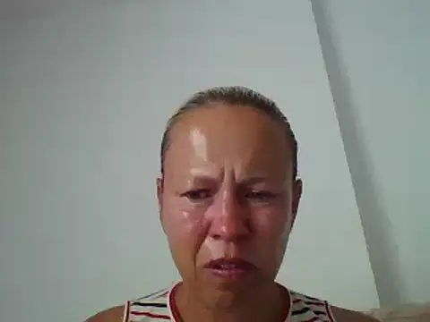 Snapshot of jennyblondeuk chatting on June 15, 4:20 pm jennyblondeuk online show from June 15, 4:20 pm