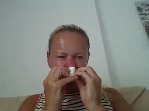 Snapshot of jennyblondeuk chatting on June 17, 6:31 pm jennyblondeuk online show from June 17, 6:31 pm