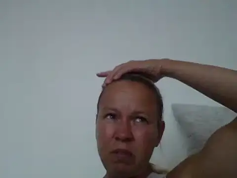 Snapshot of jennyblondeuk chatting on July 8, 3:27 pm jennyblondeuk online show from July 8, 3:27 pm
