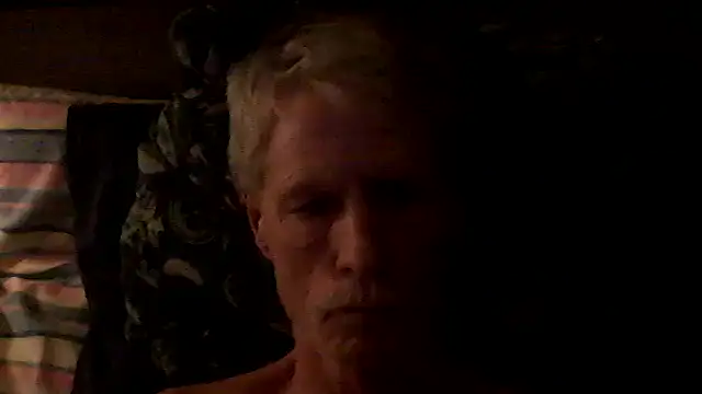 Snapshot of looking4u2 chatting on December 20, 11:17 am looking4u2 online show from December 20, 11:17 am