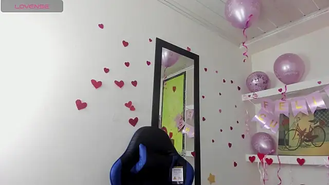 Snapshot of ashley-17 chatting on February 22, 5:19 am ashley-17 online show from February 22, 5:19 am